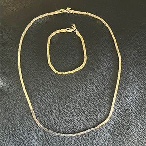 Sophisticated Gold Necklace and Bracelet Set